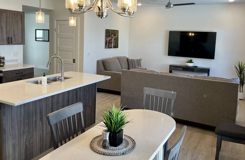 Kanab House | Downtown Kanab I Near Zion NP I Dark Skies I Private Hot Tub