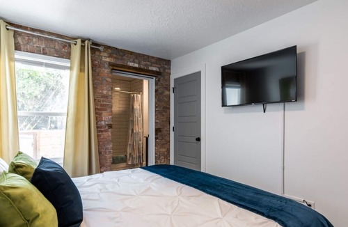 Central City Apartment | 👑DownTown Luxury💎2 Bed/2 Bath🛁Family Friendly😍Close to Park & City🌇