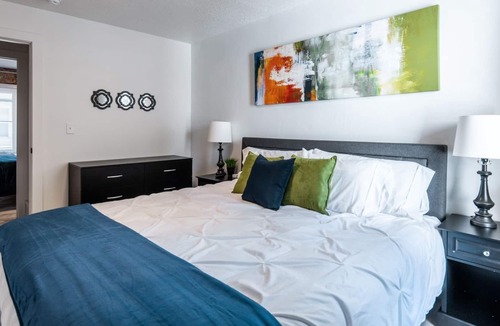 Central City Apartment | 👑DownTown Luxury💎2 Bed/2 Bath🛁Family Friendly😍Close to Park & City🌇