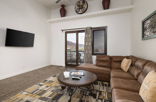 Moab Condo | Downtown Moab Condo! | Bike Storage | Pet Friendly | Easy Parking! - LDV3
