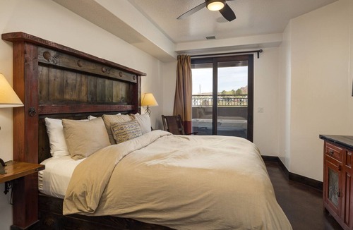 Moab Condo | Downtown Moab | Private Hot Tub | Bike Storage | Pet Friendly | Easy Parking