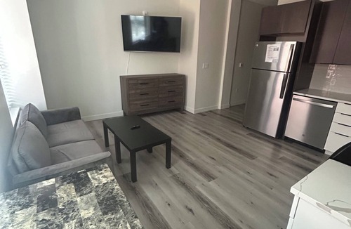 Rio Grande Apartment | Downtown SLC 1-bedroom Luxury Suite with free parking, fitness room and WiFi