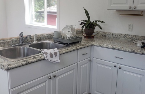 Roseburg House | Downtown Stay at the Blue Tiny Twin
