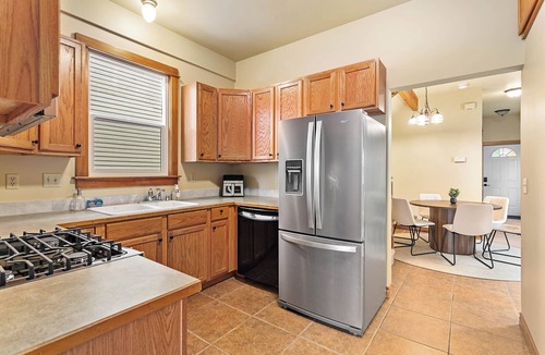 Sehome House | Downtown Sunny Farmhouse with Bay Views, 3 Kings, Bellingham WA