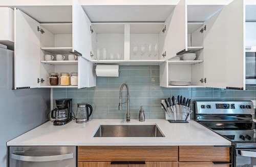 Rio Grande Apartment | Downtown views! Amazing pool gym hottub Luxury apt