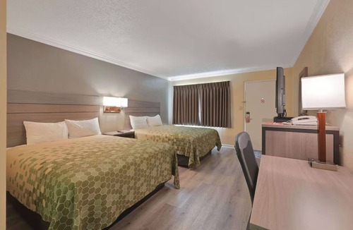 Woodland Hotel | Downtown Woodland 2 Queen Bed Studio w/Pool