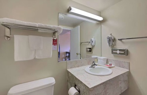 Woodland Hotel | Downtown Woodland 2 Queen Bed Studio w/Pool