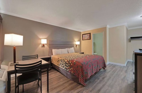 Woodland Hotel | Downtown Woodland King Studio w/Pool