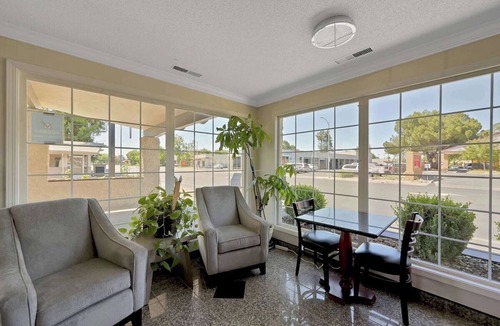 Woodland Hotel | Downtown Woodland King Studio w/Pool