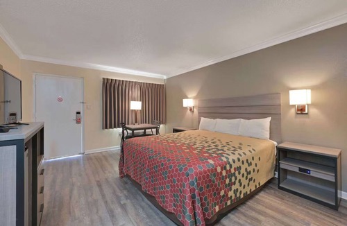 Woodland Hotel | Downtown Woodland King Studio w/Pool