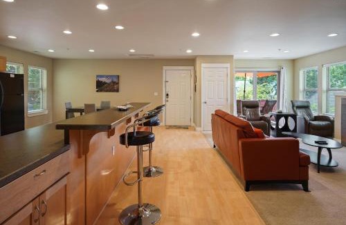 Old Bend House | Downtowner Apartment home