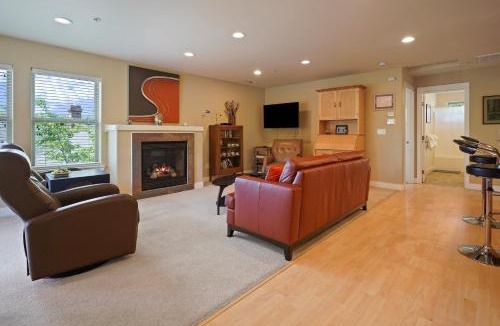Old Bend House | Downtowner Apartment home