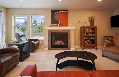 Old Bend House | Downtowner Apartment home