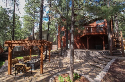 Kachina Village Cabin | Dream Cabin in the Pines with A/C and HOT TUB!