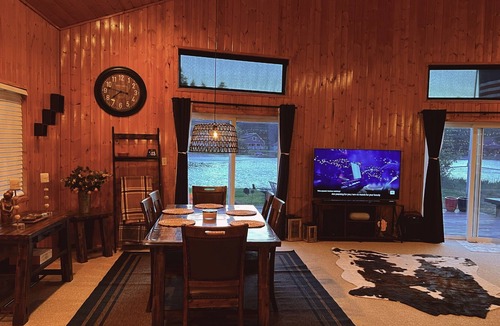 Cle Elum Cottage | “Dreamland” a lakefront house with a beautiful view