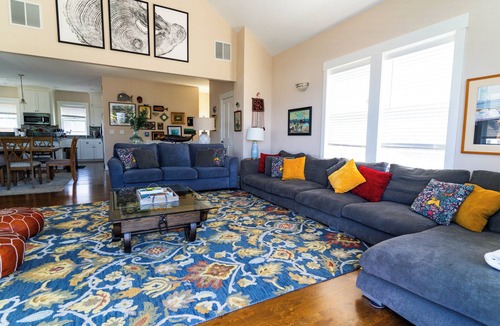Roads End House | Dreamy Luxury Oceanview Home w/Hottub. Easy walk to beach.