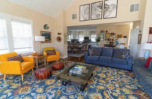 Roads End House | Dreamy Luxury Oceanview Home w/Hottub. Easy walk to beach.