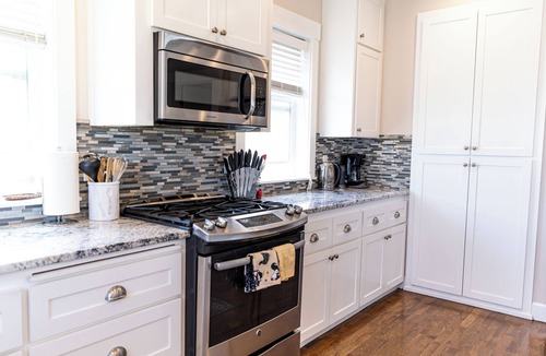 Roads End House | Dreamy Luxury Oceanview Home w/Hottub. Easy walk to beach.