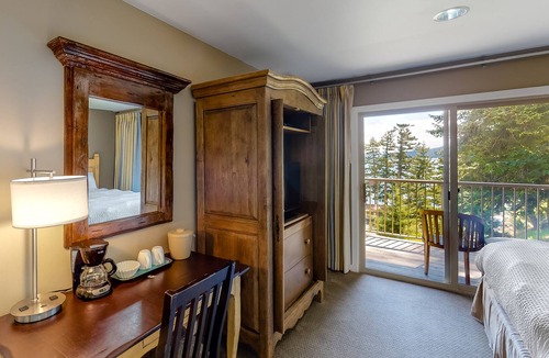 Rosario Apartment | Dreamy studio gem with balcony, fast WiFi, beach access, & ideal location