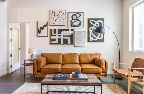 Historic Core Apartment | DTLA 2BR Rooftop Jacuzzi & Sunset Views