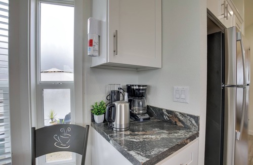 Oakland Cottage | Dual-Cottage Getaway in Oakland w/Private Pond