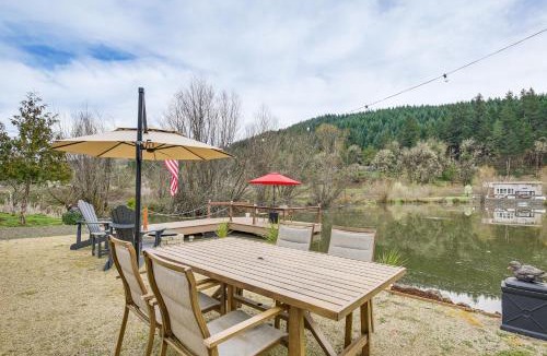 Oakland House | Dual-Cottage Getaway in Oakland w/Private Pond