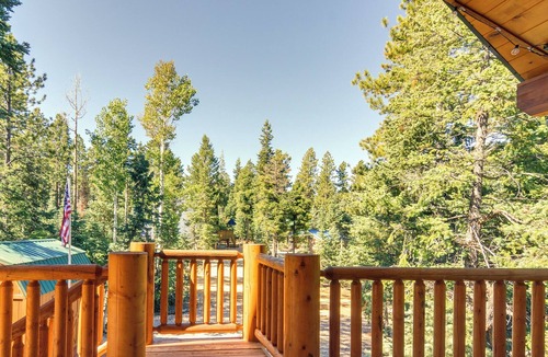 Duck Creek Village Cottage | Duck Creek Village Cabin w/ Fire Pit & Grill!
