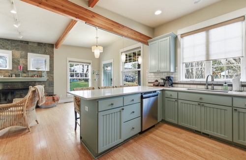 Tierra Del Mar House | Dune Grass Cottage-Charming, steps to beach