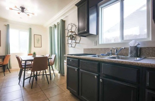Vernon Apartment | Duplex Delight South of DTLA
