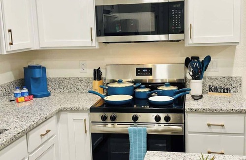 Old Southwest House | Duplex Pets Ok Houses/Sleeps14