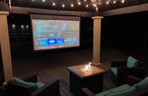 Monitor House | East Wenatchee Oasis 4BR, Pool, Hot Tub, Loop Trail