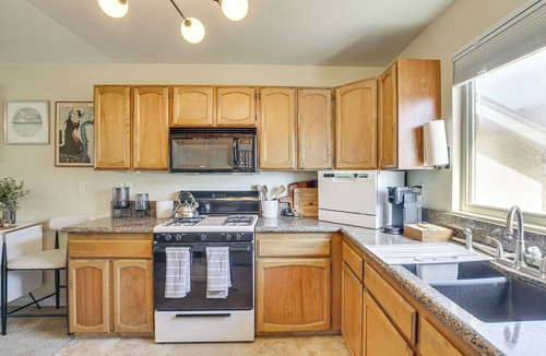 Roseville - Fleet Ridge Condo | Easy Beach & Airport Access! San Diego Getaway