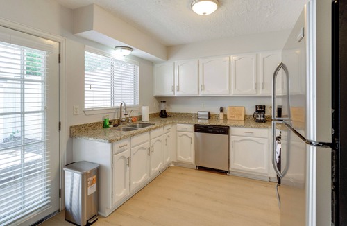 Bryan Apartment | Easy Tailgate Access! Home 3 Mi to College Station