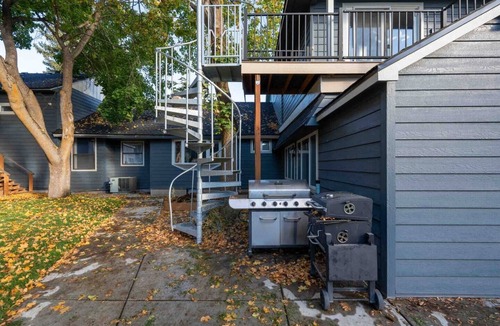 Greenacres Condo | Eccentric Studio On The River