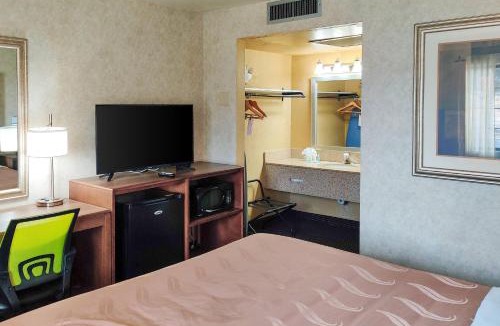 Flagstaff Hotel | Econo Lodge Flagstaff East I-40