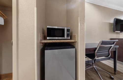 Central Escondido Hotel | Econo Lodge Inn & Suites Escondido Downtown