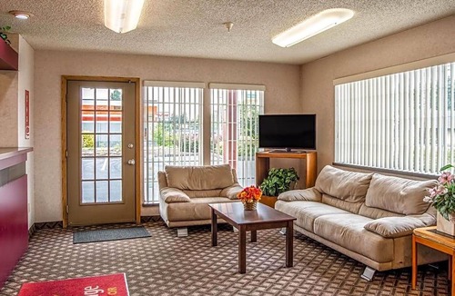 Jennings Lodge Hotel | Econo Lodge Southeast Milwaukie/Portland