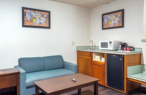 Jennings Lodge Hotel | Econo Lodge Southeast Milwaukie/Portland