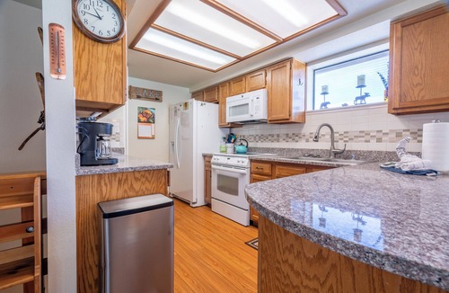 June Lake Condo | Edgewater #2 Lakeview, Upper unit with upgrades!