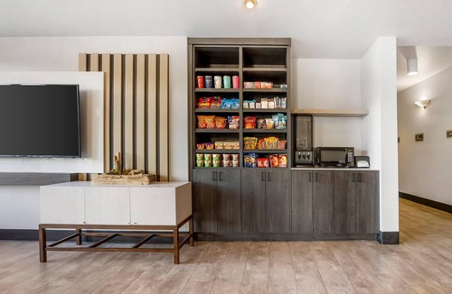 Coos Bay Hotel | Edgewater Inn and Suites, an Ascend Collection Hotel