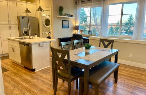 Edgewood House | Edgewood Escape | Mt. Rainier View| EV Charger - Central