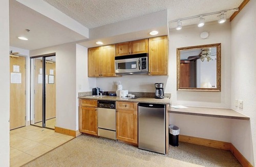 Mount Crested Butte Apartment | Efficient Mountain Escape W/Murphy Bed, Shared Pool, Slope Access & Kitchenette