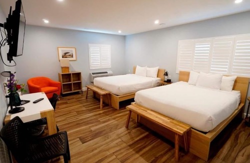 Studio City Hotel | El Royale Gardens Near Universal Studios