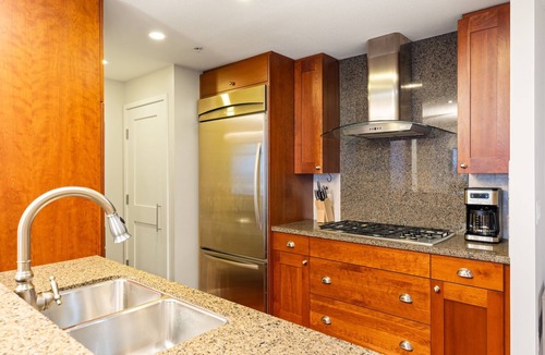 Columbia Condo | Electra Building 2bed - Views, Pool, Sauna, Spa