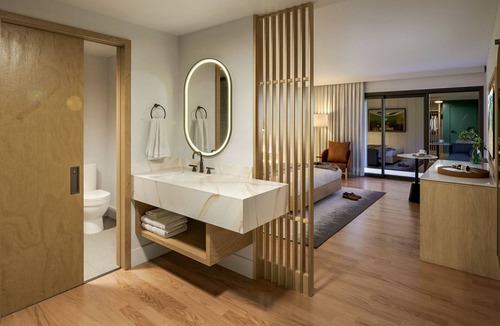Rancho Santa Fe Hotel | Elegant Club King Retreat with Scenic Golfside Setting