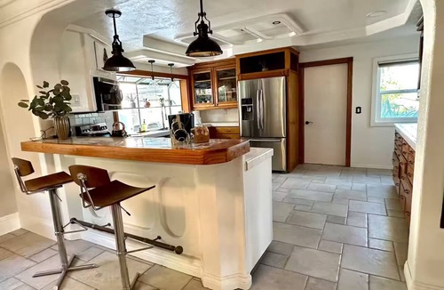 Kit Carson House | Elegant & Cozy Poolside Villa!