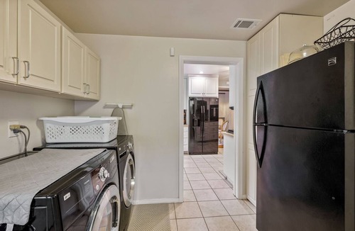 Ladera Heights House | Elegant Home w/Panoramic City Views & Outdoor Oasis near Sony, Apple, Google