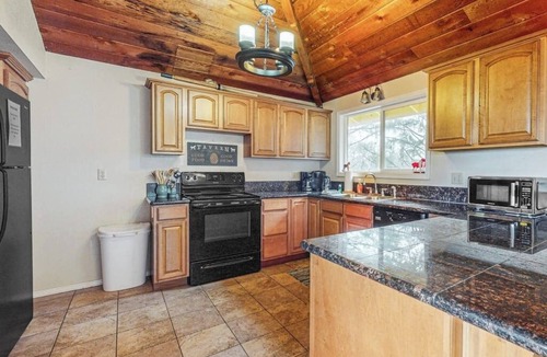 Florence House | Elegant home with stunning ocean views & dog friendly
