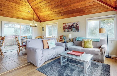 Florence House | Elegant home with stunning ocean views & dog friendly
