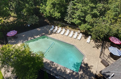South Hills House | Elegant Townhome, park-like setting. Local event transportation provided.